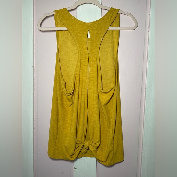 Old Navy Breathe-On Tie-Back Performance Tank - Picture 6 of 11